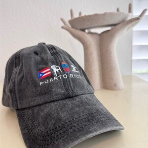 Puerto Rico Debi Tirar Mas Fotos Cap (Charcoal)